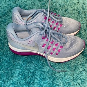 Women’s size 7.5 Nike sneakers